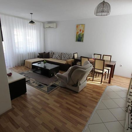 Kasumi Apartment พริสตีนา ภายนอก รูปภาพ