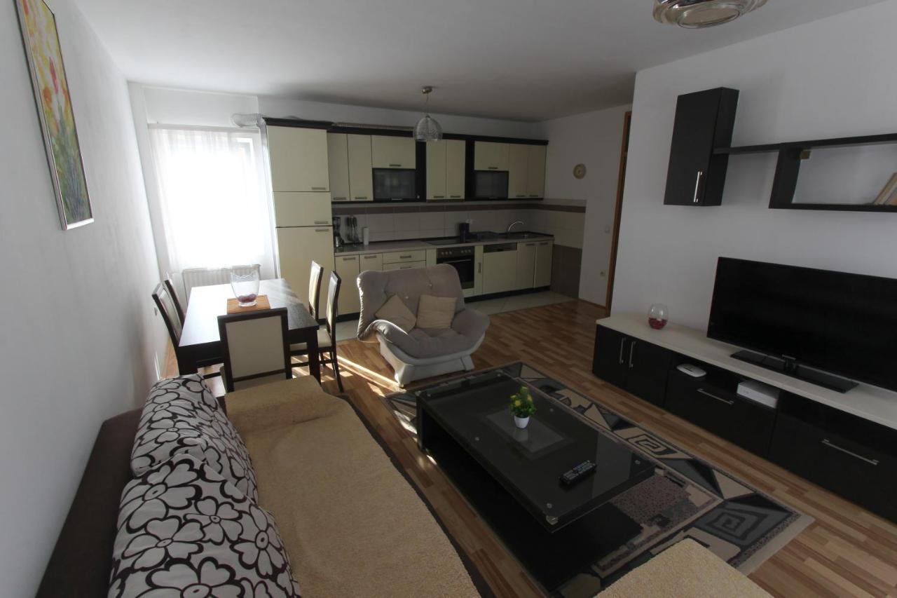 Kasumi Apartment พริสตีนา ภายนอก รูปภาพ