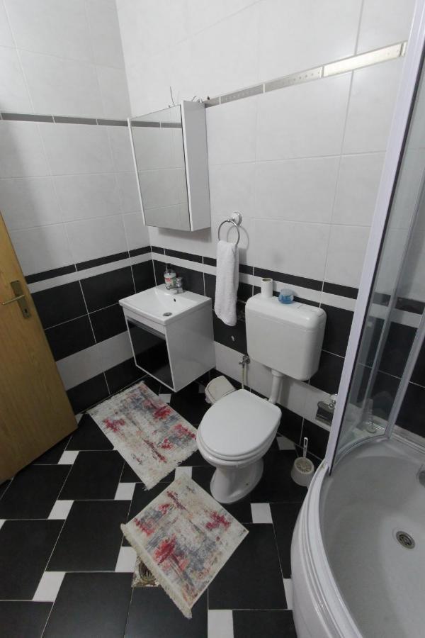 Kasumi Apartment พริสตีนา ภายนอก รูปภาพ