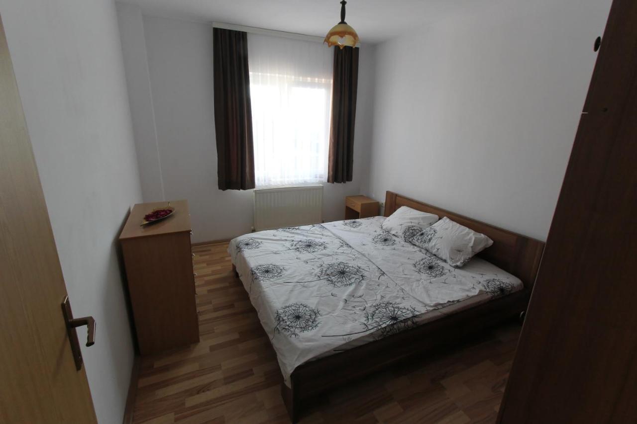 Kasumi Apartment พริสตีนา ภายนอก รูปภาพ
